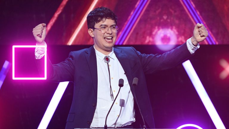 Phil Wang 主持 2024 年 BAFTA 游戏奖颁奖典礼。图片来源：BAFTA